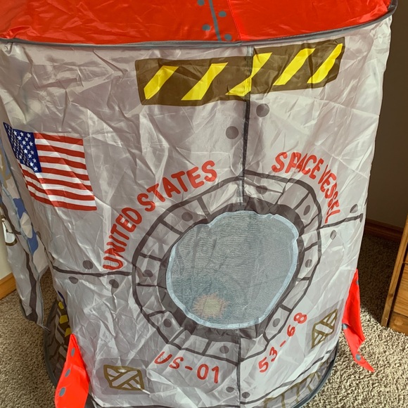 Space‎ Adventure Roarin' Rocket Play Tent 5 Feet Tall By About 3 Foot Diameter - Picture 5 of 8